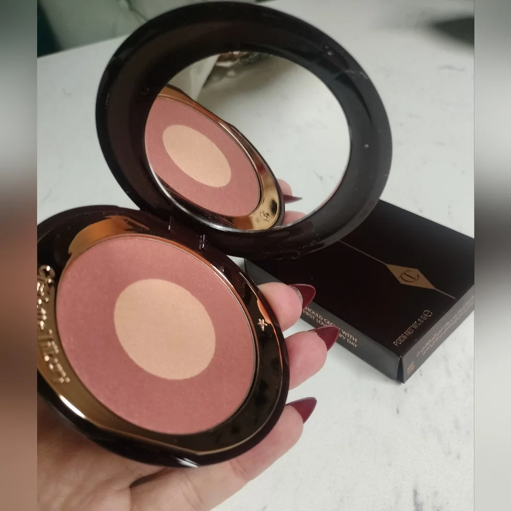Charlotte Tilbury Cheek to Chic Blusher – “Walk of No Shame” Blush NIB